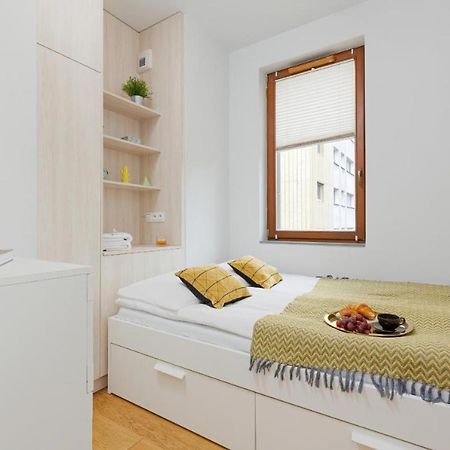 Modern Apartment Near Hilton Варшава Екстериор снимка